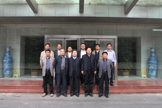 来访领导与乐鱼官网领导合影