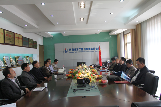 郑州友旺科技项目指挥部领导在会议室与乐鱼官网领导进行交流