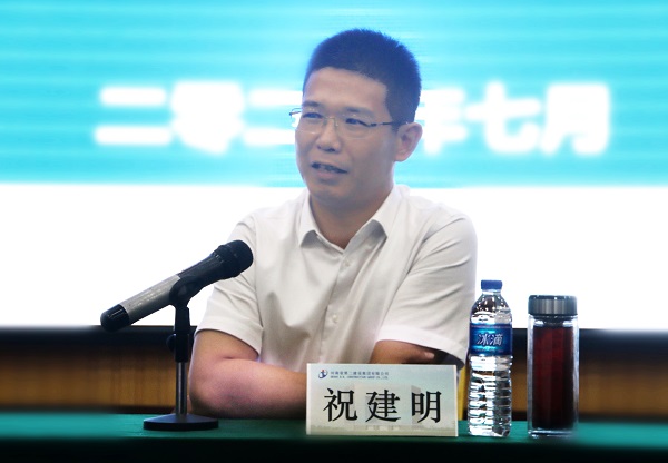 乐鱼官网总经理祝建明针对新员工未来发展提出要求.jpg
