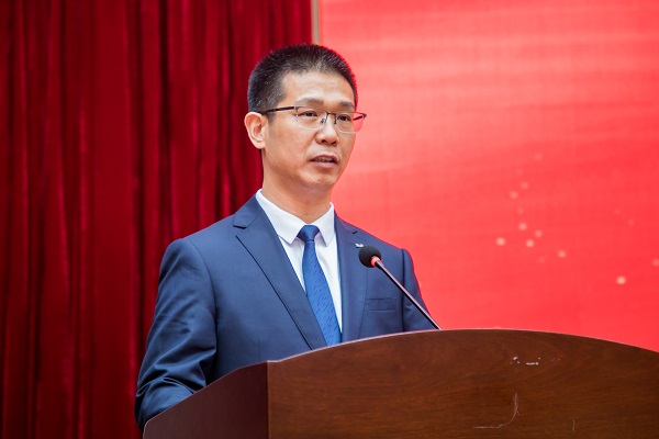 河南省建筑业协会中小企业分会会长、乐鱼官网总经理祝建明作表态发言.jpg