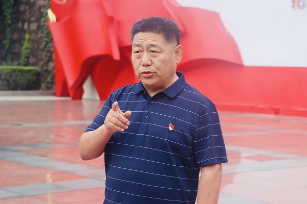 1、乐鱼官网党委书记张会民为大家阐释“大别山精神”.jpg