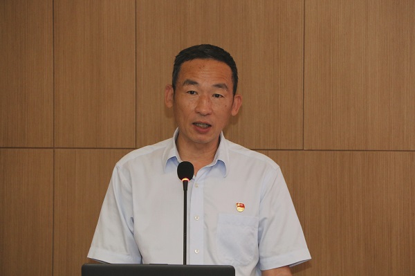 3、乐鱼官网党委副书记陈百斌宣读表彰文件.jpg