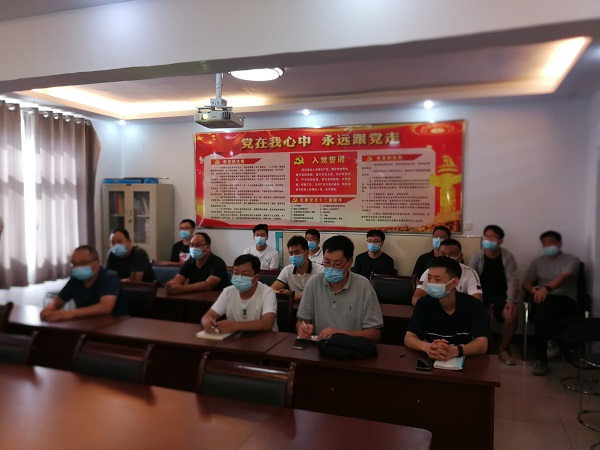 2、参加技术援助的乐鱼官网工程技术人员.jpg