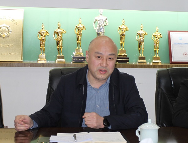 2.乐鱼官网党委副书记贾向军介绍公司情况.JPG