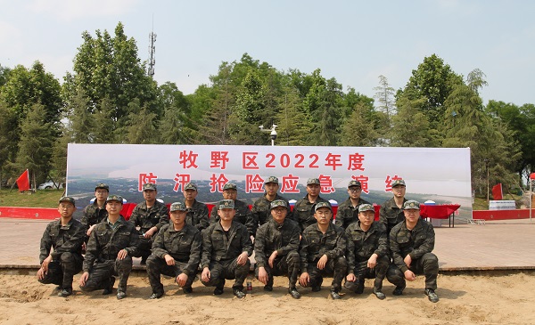 乐鱼官网民兵合影.JPG