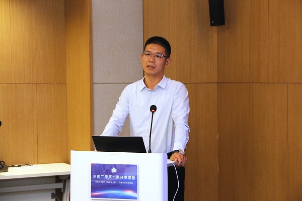 乐鱼官网总经理祝建明作总结讲话.JPG