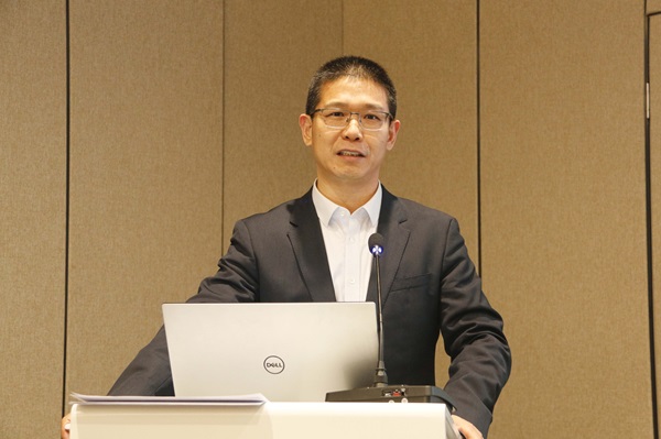 4乐鱼官网董事长祝建明作“民营建筑企业发展思考”报告.JPG